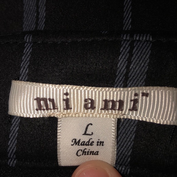 NWT beautiful button skirt - Picture 4 of 8